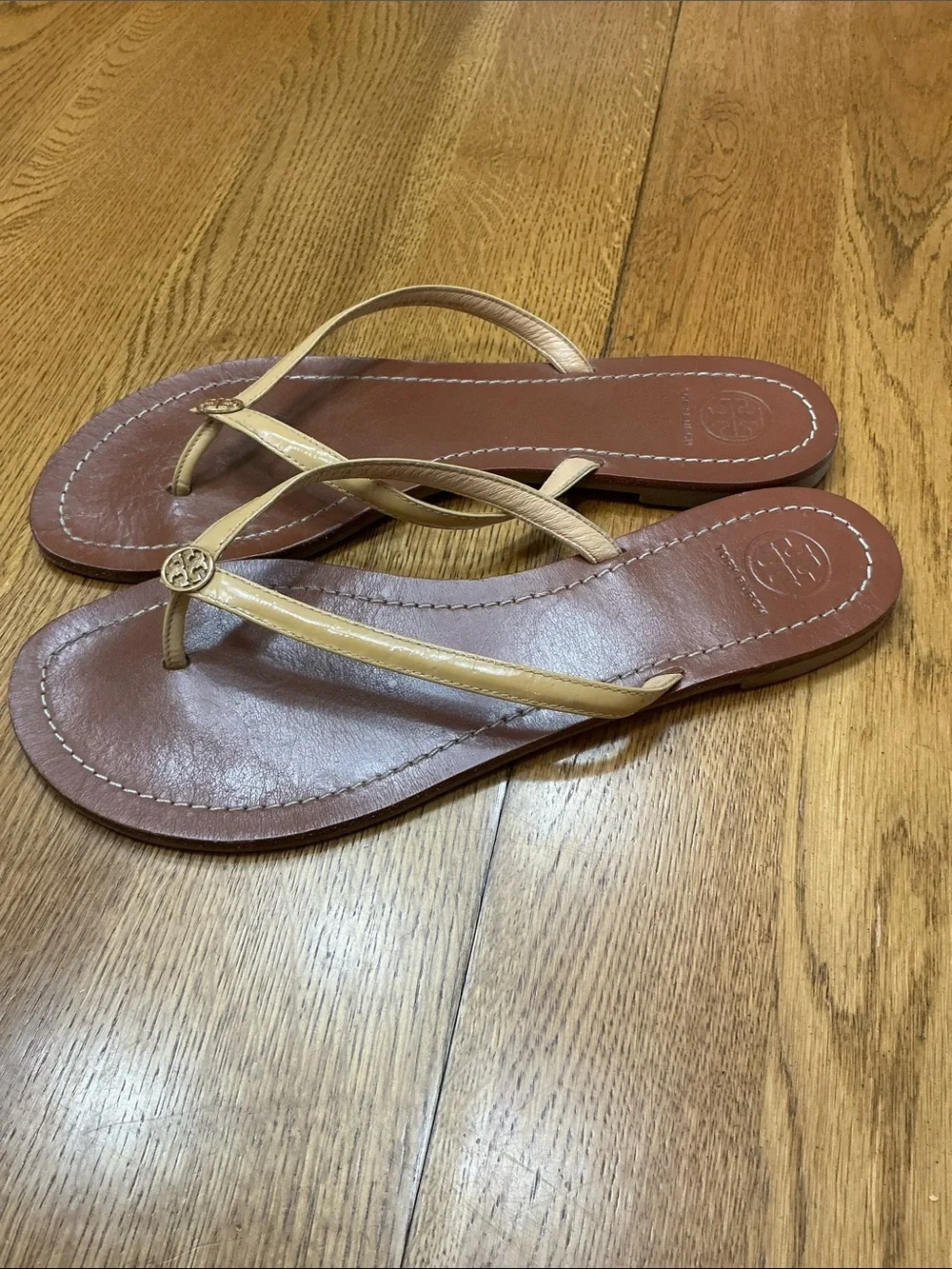 Woman’s Tory Burch tan patent leather thong sandal. Size 9.5. Leather. Like new!